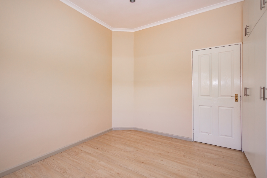 To Let 3 Bedroom Property for Rent in Loevenstein Western Cape